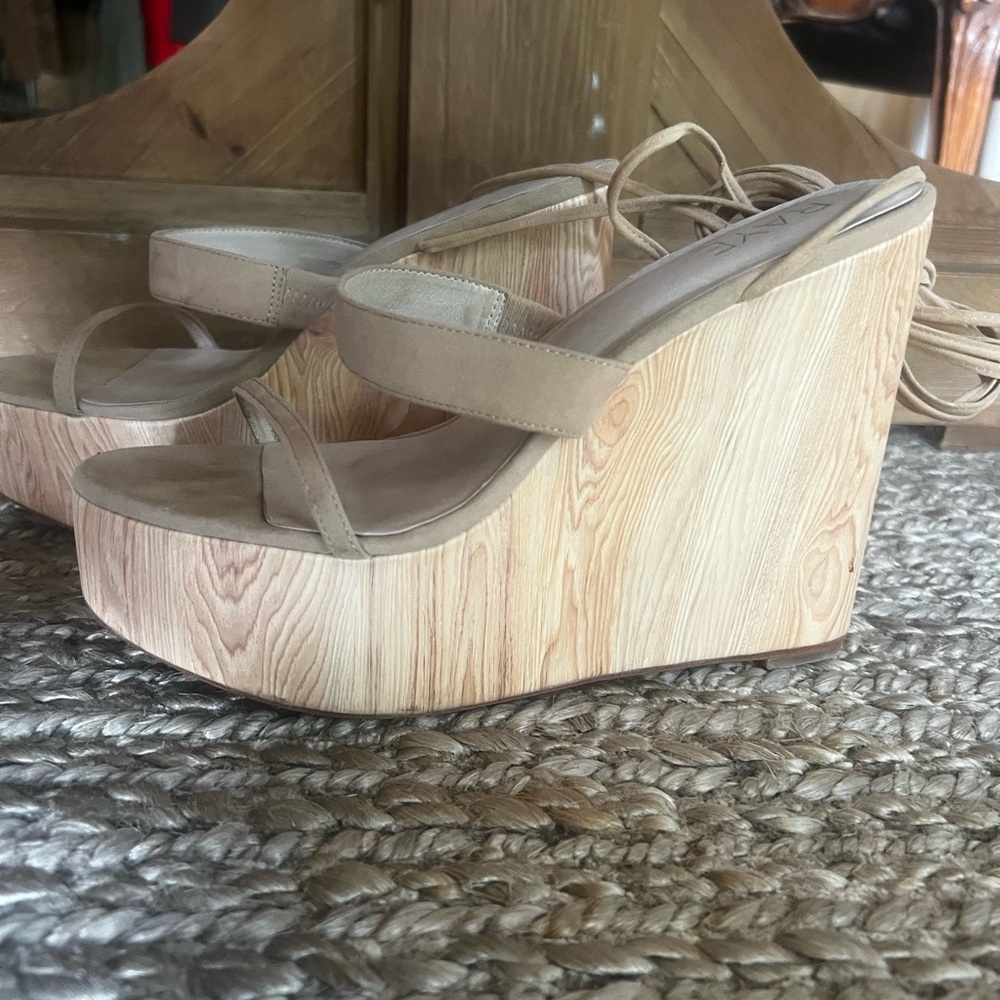 Great sandals worn once with tie straps around the ankles.